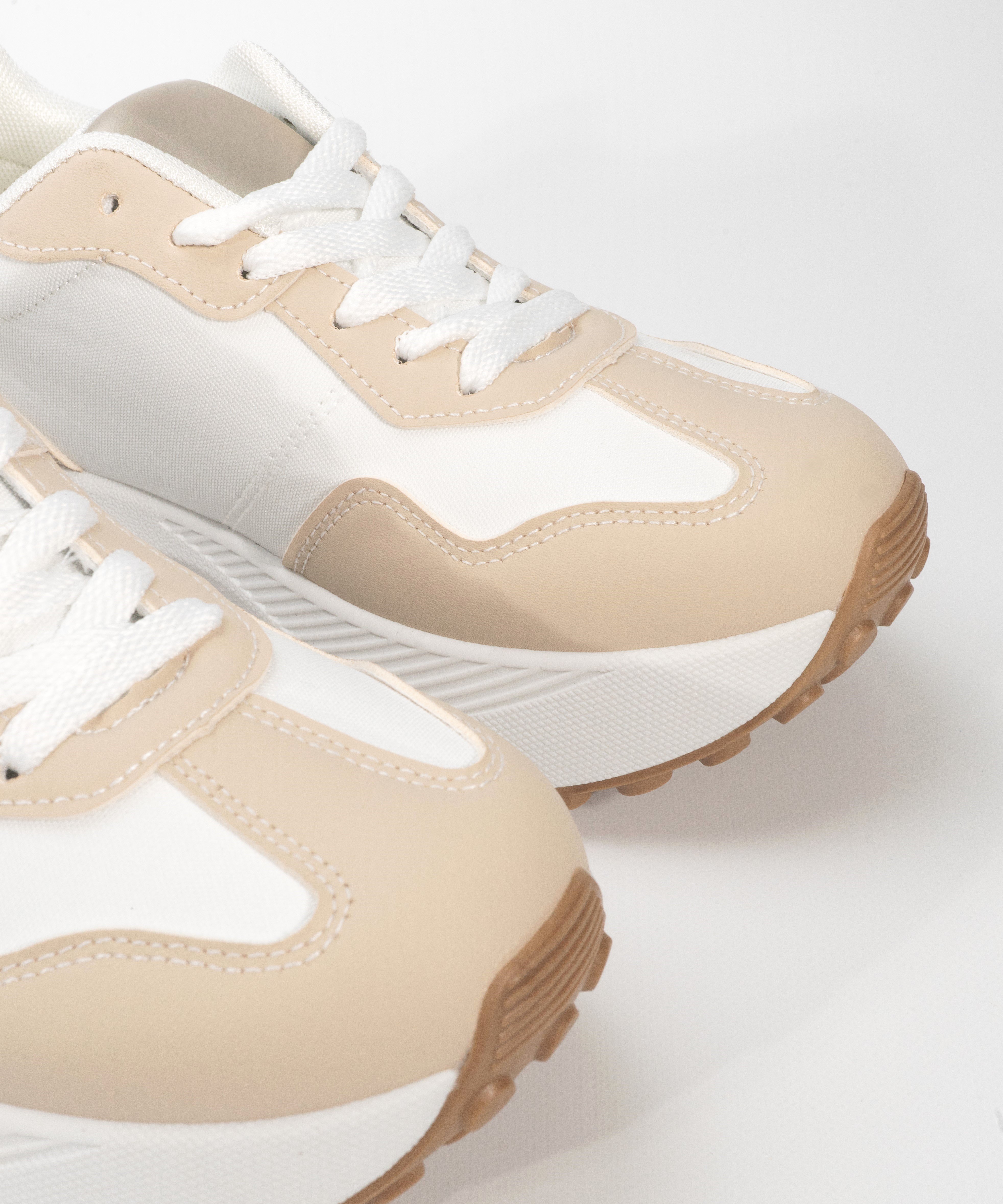 Zapatillas deportivas image number null